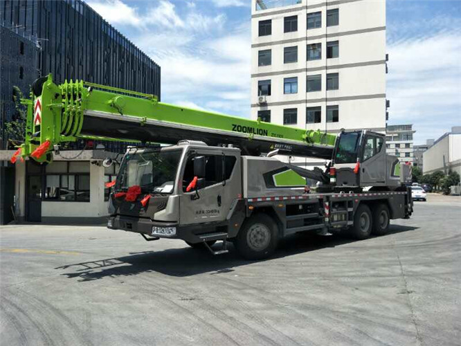 枝江市跨街广告牌的高空安装注意事项