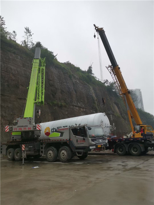 枝江市“不怕风雨冻”—— 吊车的 “恶劣环境适应” 技术